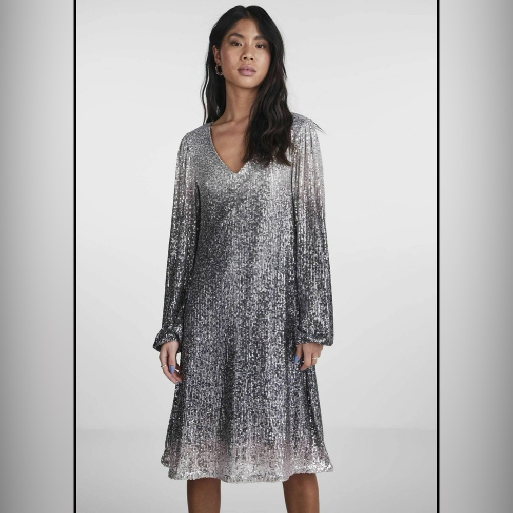 Pieces Pcdelphia cocktail dress in a silver-to-black sequin fade in Size M